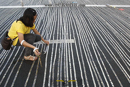 سنگفرش خیابان با سکه 25 سنتی سنگفرش خیابان با سکه 25 سنتی