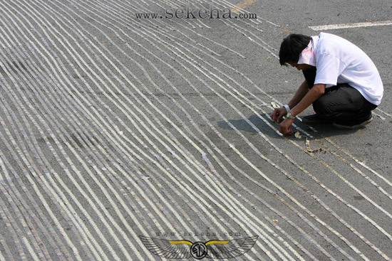 سنگفرش خیابان با سکه 25 سنتی سنگفرش خیابان با سکه 25 سنتی