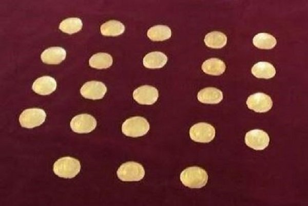 کشف 23 عدد سکه طلا دوران ساسانی