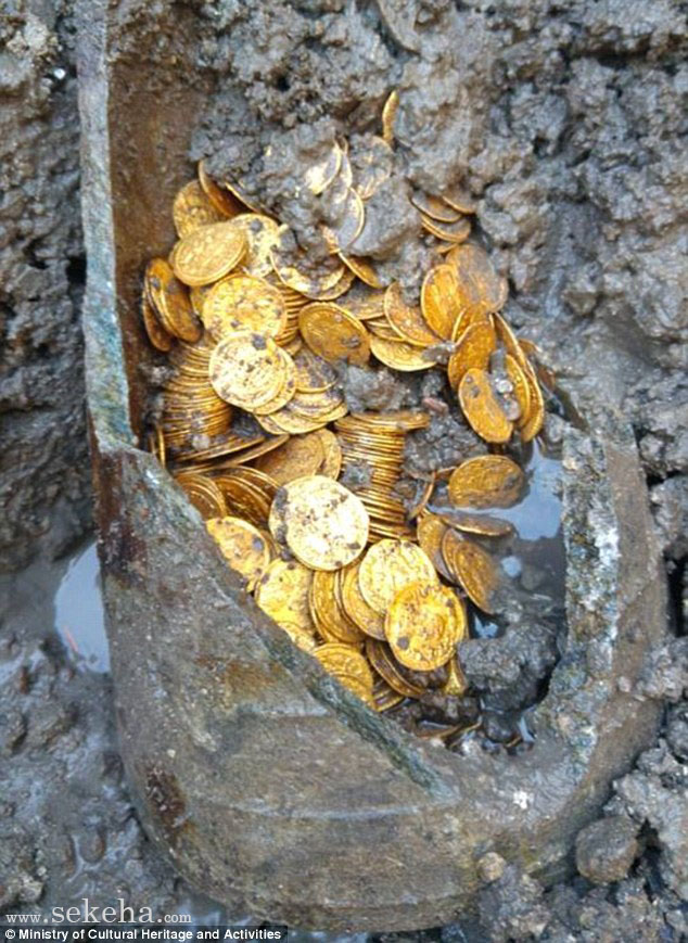 Millions of pounds-worth of pristine 5th-century gold coins are found buried in a pot under Italian theatre