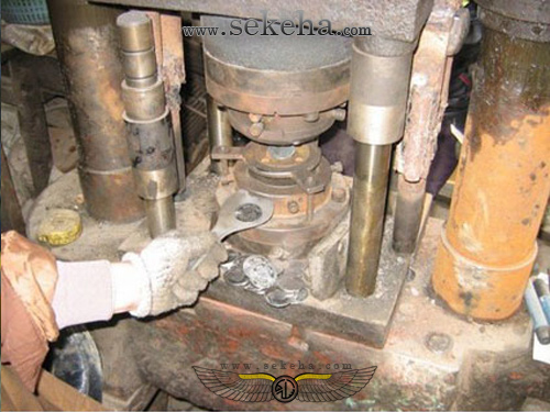 دستگاه ضرب سکه تقلبی دستگاه ضرب سکه تقلبی