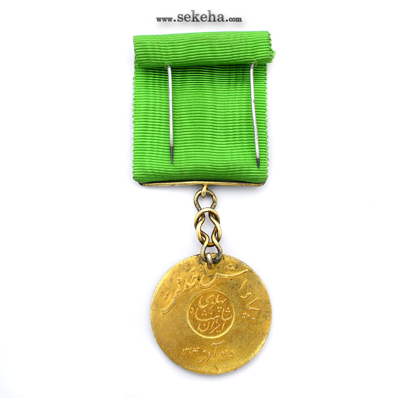 مدال نقره (آب طلا فابریک) با جعبه - بپاداش خدمت - رضا شاه