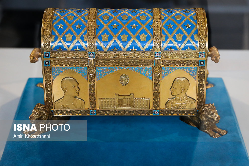 صندوق میناکاری شده طلا - موزه بانک ملی ایران