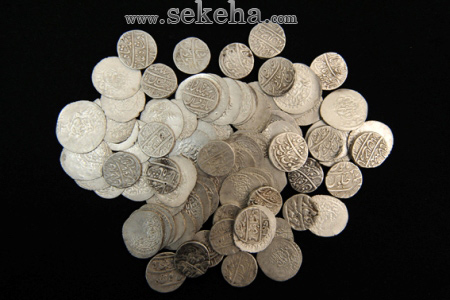 اهدای مجموعه ارزشمند به موزه سکه رضوی