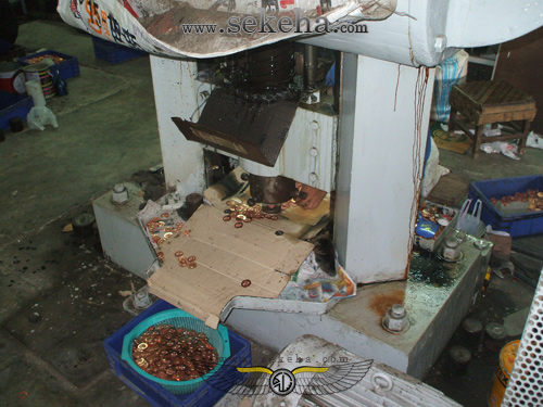 دستگاه ضرب سکه تقلبی دستگاه ضرب سکه تقلبی