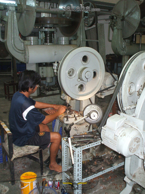 دستگاه ضرب سکه تقلبی دستگاه ضرب سکه تقلبی