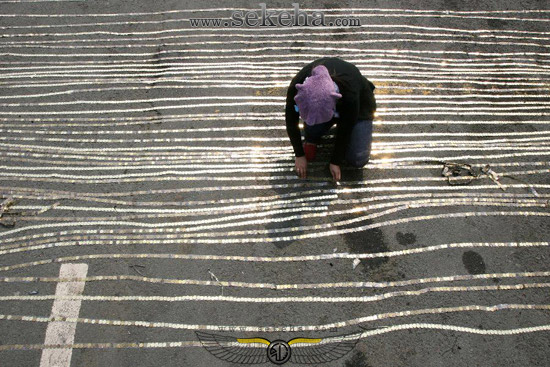 سنگفرش خیابان با سکه 25 سنتی سنگفرش خیابان با سکه 25 سنتی